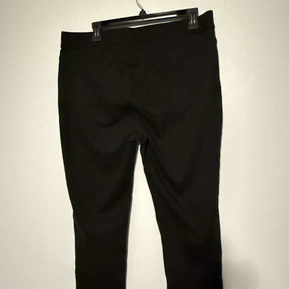 Stylish Black Jegging Capri - Picture 3 of 4